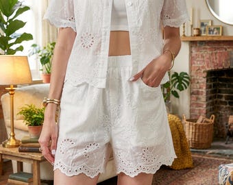 Witte 2-delige set dames, shirt en short met geborduurd oogje, casual bijpassende zomeroutfit