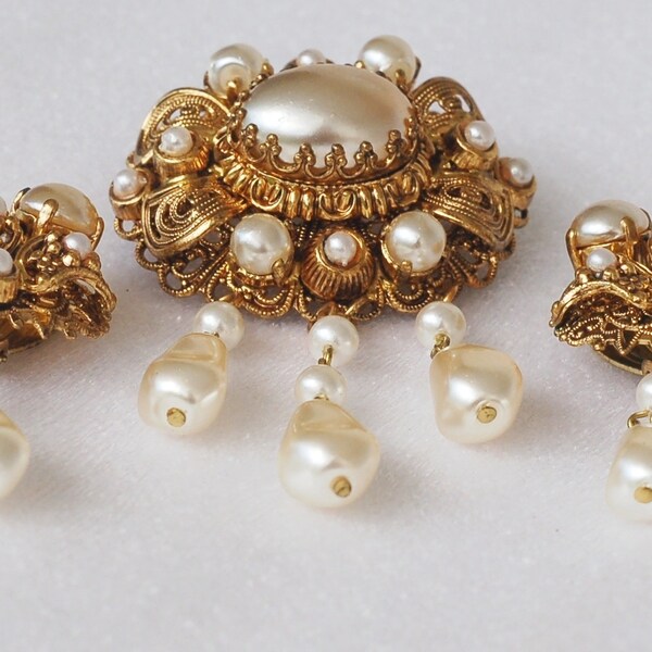 Allemagne de l'Ouest Ornate Ornate Gold Pearl Dangle Brooch Earring Set Wedding Vintage Bijoux