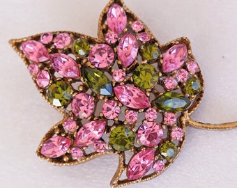 Vintage Weiss Gold Rose Pink Peridot Green Rhinestone Maple Leaf Brooch Pin