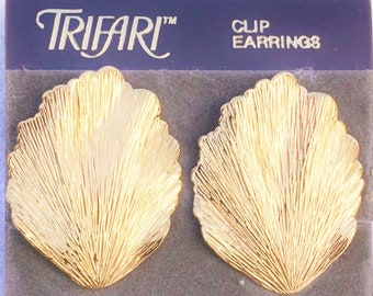 Vintage Signed Trifari Brilliant Gold Textured Big Leaf Leaves Couture Earrings