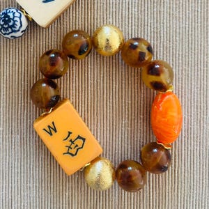 Pulsera de cuentas hecha a mano con diseño de fichas de mahjong vintage de la década de 1920, "Summah". bakelite west wind