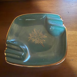 Signierter Keramik-Aschenbecher von M.H. Strikow aus Los Angeles – Olivgrün Atomic Starburst