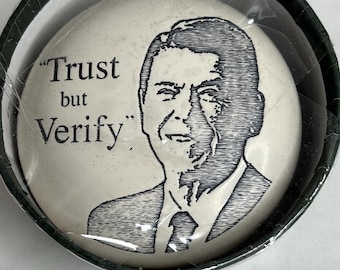 Baekgaard Reagan "Trust But Verify" Glass Paperweight England Vintage NIB