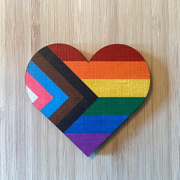Aimant inclusif de coeur de fierté | LGBTQ | Bois rustique | Amour | Gravé | Découpe laser | Personnalisé