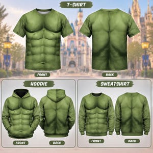 Puede incluir: Una colección de prendas verdes con un diseño de torso musculoso impreso. El conjunto incluye una camiseta de manga corta, una sudadera con capucha de manga larga con bolsillo frontal y una sudadera, mostradas de frente y de espaldas.
