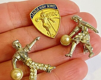 Lotto di spille vintage a forma di bowling con strass e perle.