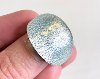Anello vintage in vetro artistico turchese con cupola in argento, fascia vistosa, misura 8.75