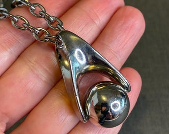Vintage Silver Tone Necklace Rotating Kinetic Ball Orb Pendant Modernist 32"