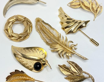 Set di 8 spille vintage a forma di foglia color oro, gioielli con texture botanica.