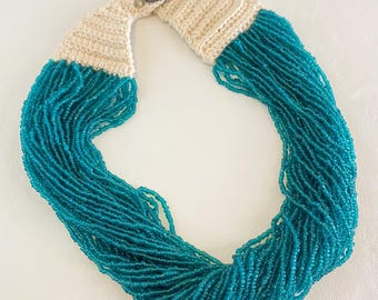 Vintage 1984 Inde pièce de monnaie en verre sarcelle rocaille collier multibrin au crochet 21"