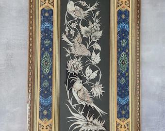 ARTE PERSA Tallado en metal persa/iraní Decoración de aves Khatam Kari ~31x56cm Decoración de aves y flores y marquetería persa para colgar