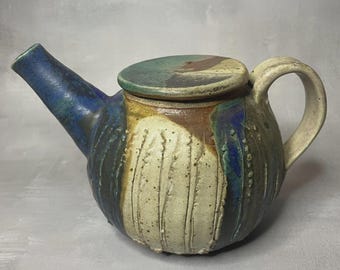¿Una tetera de cerámica firmada "Annick" en honor a Annick Lordereau? Artesanía francesa.