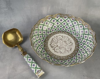 Bol, frutero, ensaladera y cuchara de porcelana marcados con "Diseñado y pintado completamente a mano por Le Tallec en París, Francia L oo T SF"