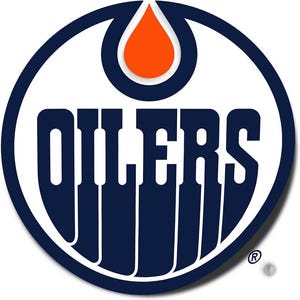 Könnte beinhalten: Das Logo der Edmonton Oilers zeigt den Schriftzug „OILERS“ in Marineblau in einer kräftigen, stilisierten Schriftart, vor einem weißen Hintergrund innerhalb eines marineblauen Kreises. Ein orangefarbener Öltropfen befindet sich darüber.