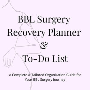 Puede incluir: Un planificador lila claro con el texto "BBL Surgery Recovery Planner & To-Do List". El planificador incluye un dibujo lineal de un cuerpo y el texto "A Complete & Tailored Organization Guide for Your BBL Surgery Journey."