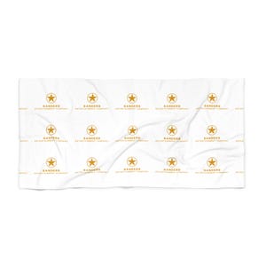 Peut inclure: Textile rectangulaire blanc avec un motif répété d'une étoile dorée dans un cercle, avec le texte "SANDERS ENTERTAINMENT COMPANY" en or. Le textile est légèrement froissé.