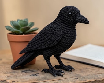 Realistyczny wzór szydełkowy na kruka, amigurumi czarnego ptaka, pluszowa zabawka w stylu gotyckim (PDF)