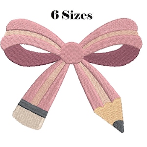 Peut inclure: Un motif de broderie en forme de nœud rappelant un crayon avec le texte 6 Sizes au-dessus. Le nœud présente des nuances de rose et de beige, avec une gomme grise à une extrémité et une pointe de crayon beige avec une mine gris foncé à l'autre.