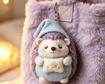 Llavero de erizo de fieltro de lana hecho a mano, colgante para bolso, mini llavero de peluche de animal, accesorio estético estilo cottagecore.
