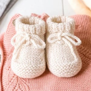 Beginner Baby Booties Knitting Pattern | Bernat Softee Yarn (PDF Download)
