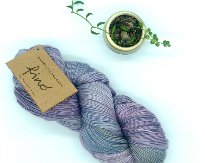 Manos del Uruguay Fino, Mother of Pearl, 70 percent extrafine merino wool, 30% silk, fingering weight yarn