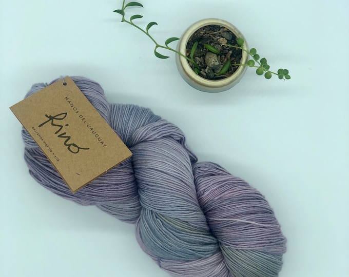 Manos del Uruguay Fino, Mother of Pearl, 70 percent extrafine merino wool, 30% silk, fingering weight yarn