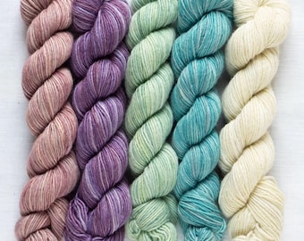 Manos del Uruguay Fino mini skein kit, Henrietta, merino and silk