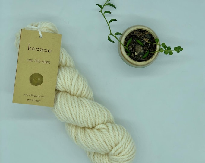 URTH Koozoo Yarn, Super Bulky Weight, 100% Merino Wool, Cream merino wool