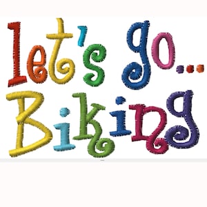 Könnte beinhalten: Mehrfarbiger gestickter Text auf weißem Hintergrund: "Let's go Biking...". Die Farben umfassen Rot, Orange, Gelb, Grün, Blau und Lila. Das Design ist wahrscheinlich für einen Aufnäher oder ein Stickprojekt.