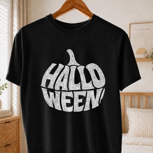 Hallo Ween Shirt, Vintage Halloween Tee, Pumpkin Graphic T-Shirt, Retro Halloween Shirt, Spooky Season Gift