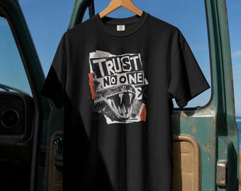 Trust No One Snake Graphic Tee, Grunge Streetwear Shirt, Gothic Unisex T-Shirt, Edgy Alternative Fashion Gift