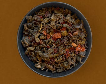 Cosmo Tea grönt te-cocktailinspirerad blandning, låg koffeinhalt, 100 g burk, hibiskus och nypon