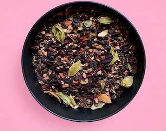 Rosa Pantern kryddat Kashmiriskt grönt te, låg koffeinhalt, 100 g burk, hibiskus och varma kryddor