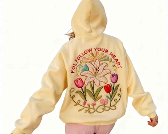 Moletom com Capuz Bordado | Estampa Floral de Lírios e Tulipas, Texto "Siga Seu Coração", Moda Urbana Unissex