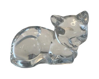 Figura de gato reclinado de cristal de plomo de Princess House Pets, fabricada en Alemania.