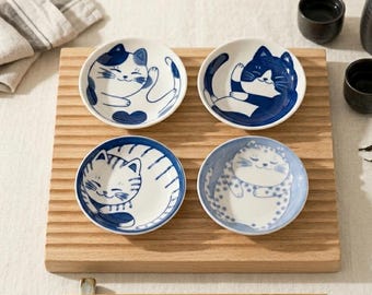Set di ciotole per salsa a forma di gatto giapponese | Simpatici piattini in ceramica per sushi | Ciotole per salsa di soia a forma di gatto portafortuna (4 pezzi)