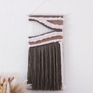 Geweven wandhanger | Boho muurhanger | Rustieke wanddecoratie | Donkergroen, geelbruin | Cottagecore Fiber Art | Wandtapijt hangend | Textielkunst