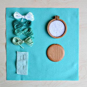 tiny embroidery hoop kit, miniature embroidery pattern, ocean, beach, diy jewelry, diy embroidery, beginner embroidery, hand embroidery ohne extra Rahmen