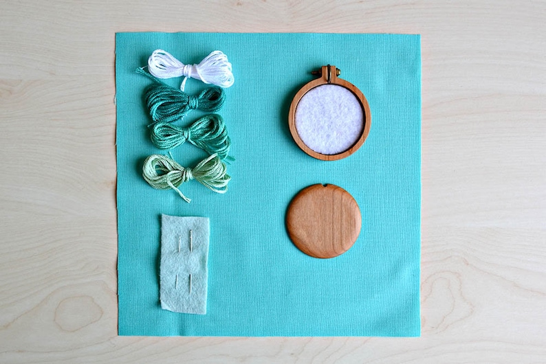 tiny embroidery hoop kit, miniature embroidery pattern, ocean, beach, diy jewelry, diy embroidery, beginner embroidery, hand embroidery ohne extra Rahmen