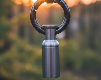 Llavero EDC impermeable, mini llavero de aleación de zinc para suplementos diarios, ideal para actividades al aire libre y viajes.