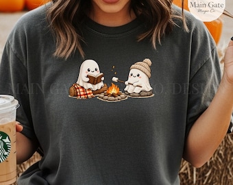 Camiseta Comfort Colors Cozy Ghost Campfire, Camiseta de fantasmas para amantes de los libros, Camiseta de lectura de otoño, Camiseta de Halloween, Camiseta linda de fantasmas para fogata, Regalo de Halloween