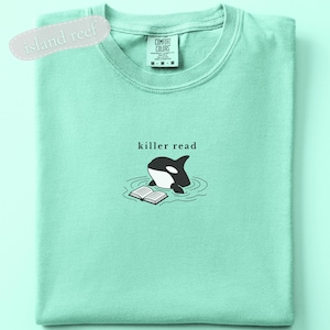 Camiseta bordada Killer Read Orca, camiseta para amantes de los libros con temática oceánica, colores cómodos, regalo para lectores de playa, camiseta playera para amantes de los libros, camiseta BookTok imagen 7