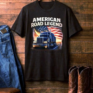 Puede incluir: Juego de tres tazas de cerámica con acabado mate moteado. Las tazas son de color crema, gris claro y gris oscuro. Cada taza tiene un diseño simple y minimalista, ideal para café o té.