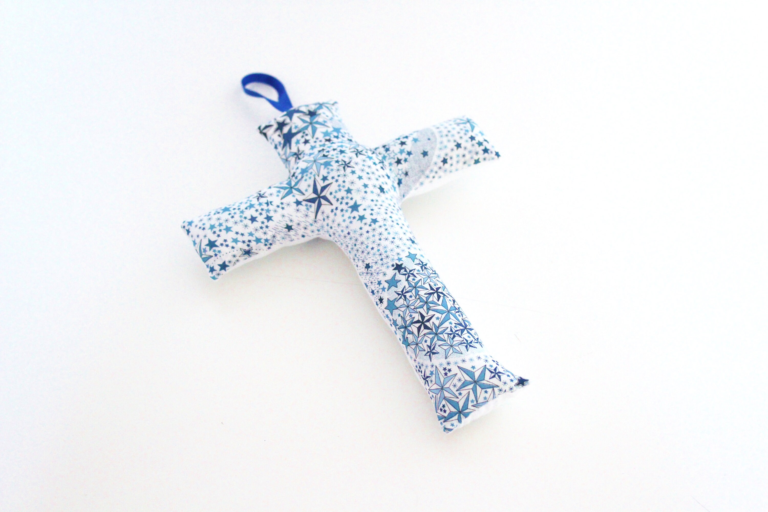 Croix à Suspendre en Liberty Adelajda Bleu - sur Commande