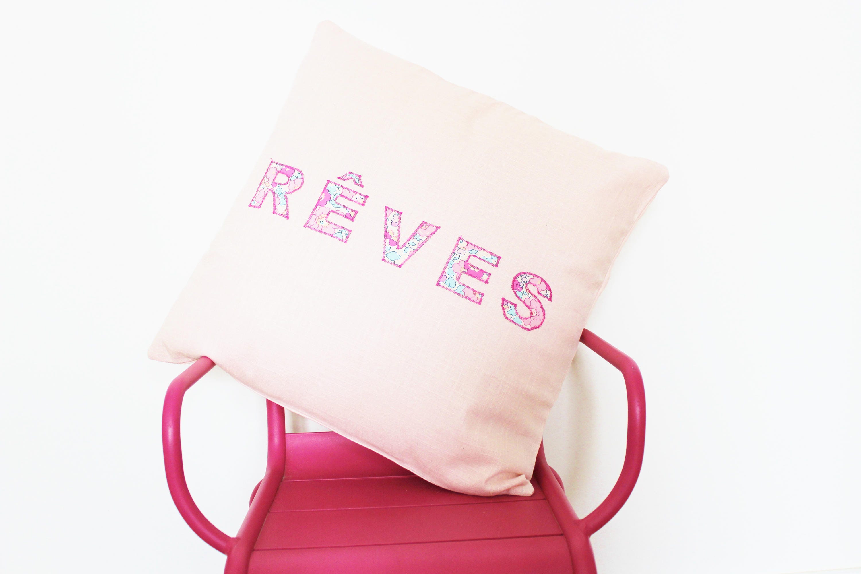 Coussin en Lin Rose Inscription Reves - sur Commande