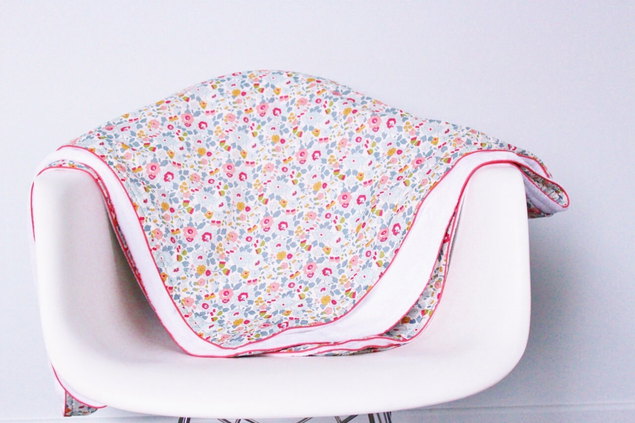 Couverture Enfant en Liberty Betsy Porcelaine et Polaire Doudou Blanc - sur Commande