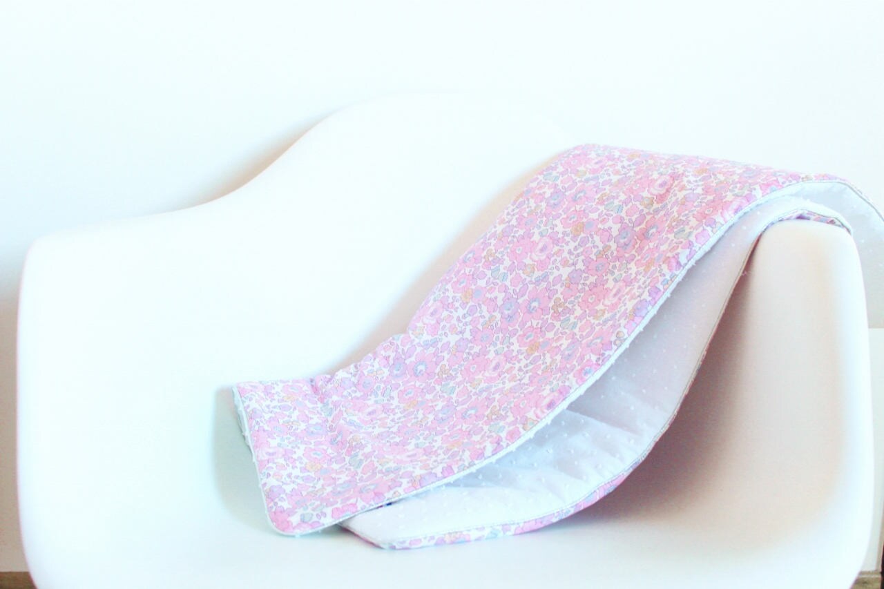 Couverture Enfant en Liberty Betsy Rose Buvard et Plumetis Blanc - sur Commande