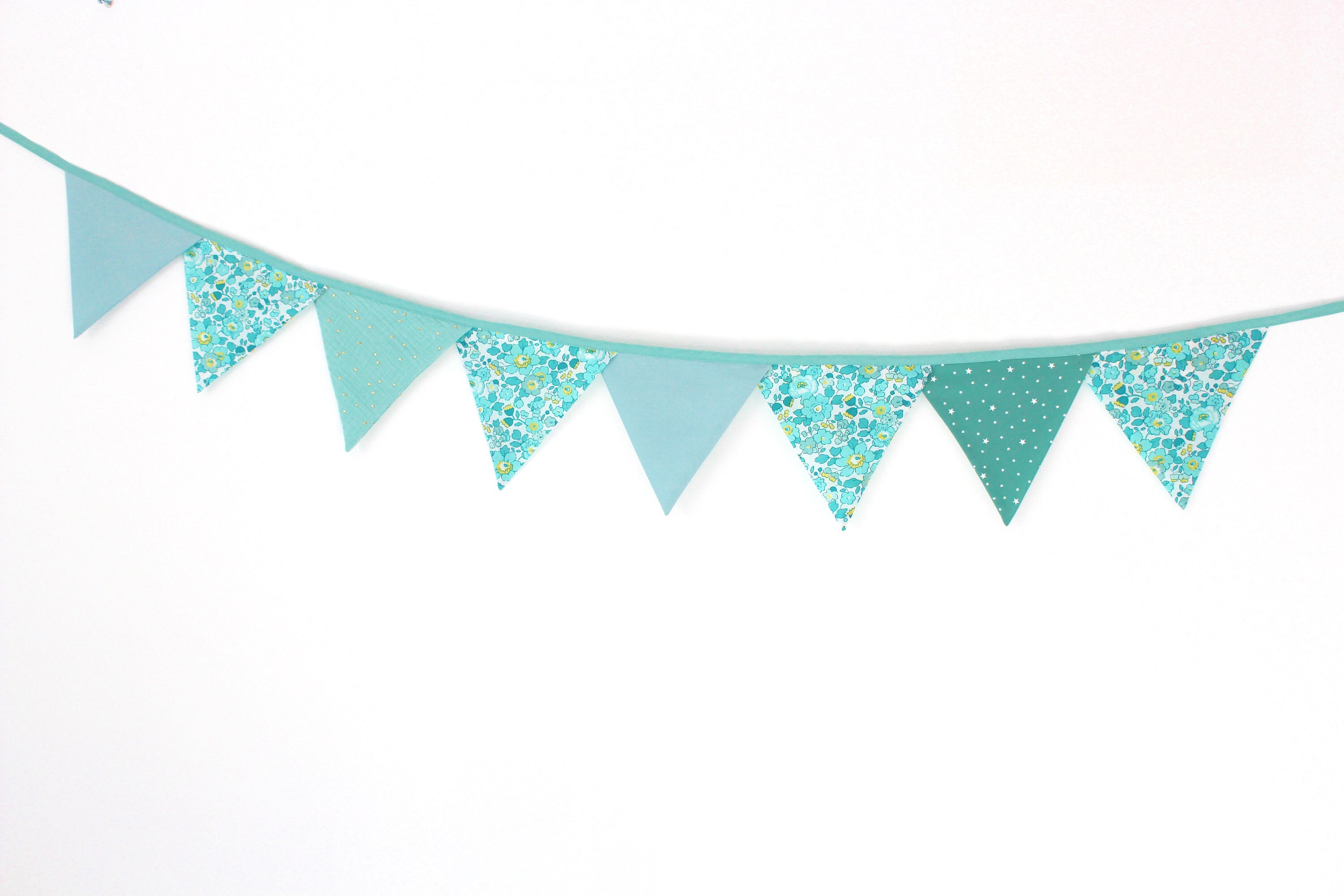 Guirlande de Fanions en Tissu Dans Les Tons Mint et Betsy & Lemon - sur Commande