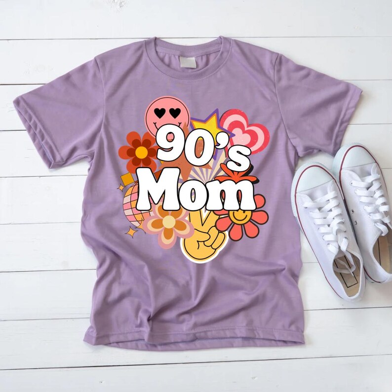 Moeder uit de jaren 90, png | Shirtontwerp met retro moeder | Vintage moederafbeelding | Groovy Mom-T-shirt | Moederdagcadeau, png PNGEgg | Digitale download afbeelding 3