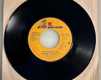 Gordon Lightfoot / The Wreck of The Edmund Fitzgerald / Reprise 45 rpm / Mint